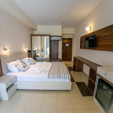 Jijo'S Hotel Мамая Екстериор снимка