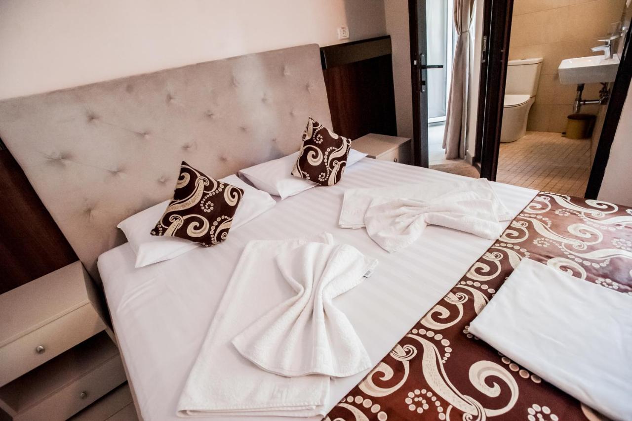 Jijo'S Hotel Мамая Екстериор снимка