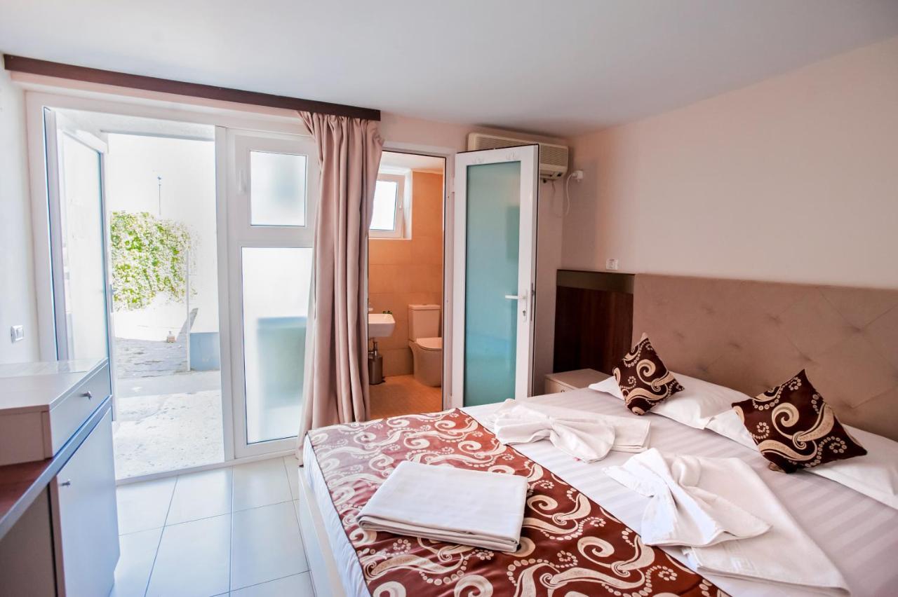Jijo'S Hotel Мамая Екстериор снимка