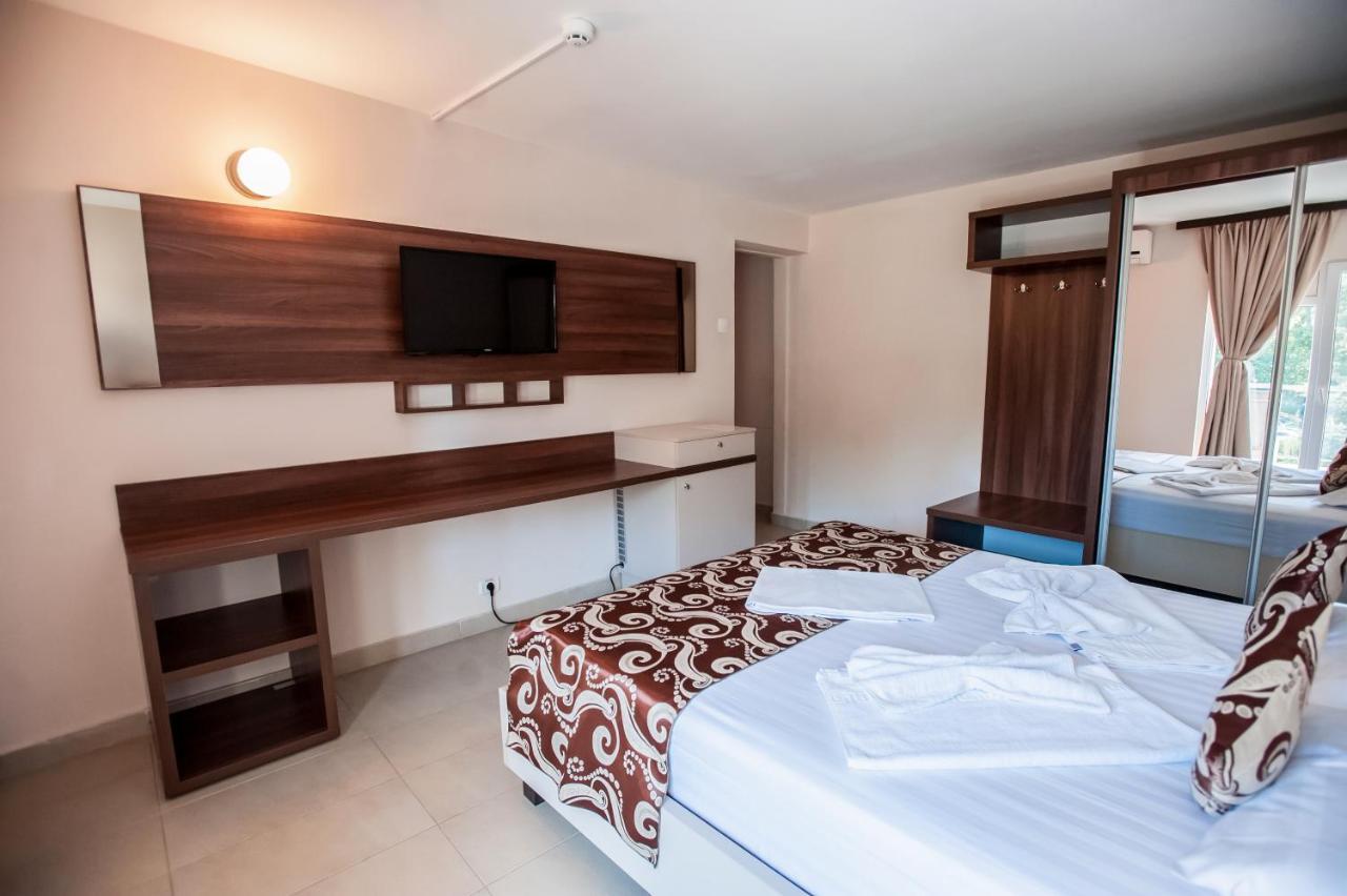 Jijo'S Hotel Мамая Екстериор снимка