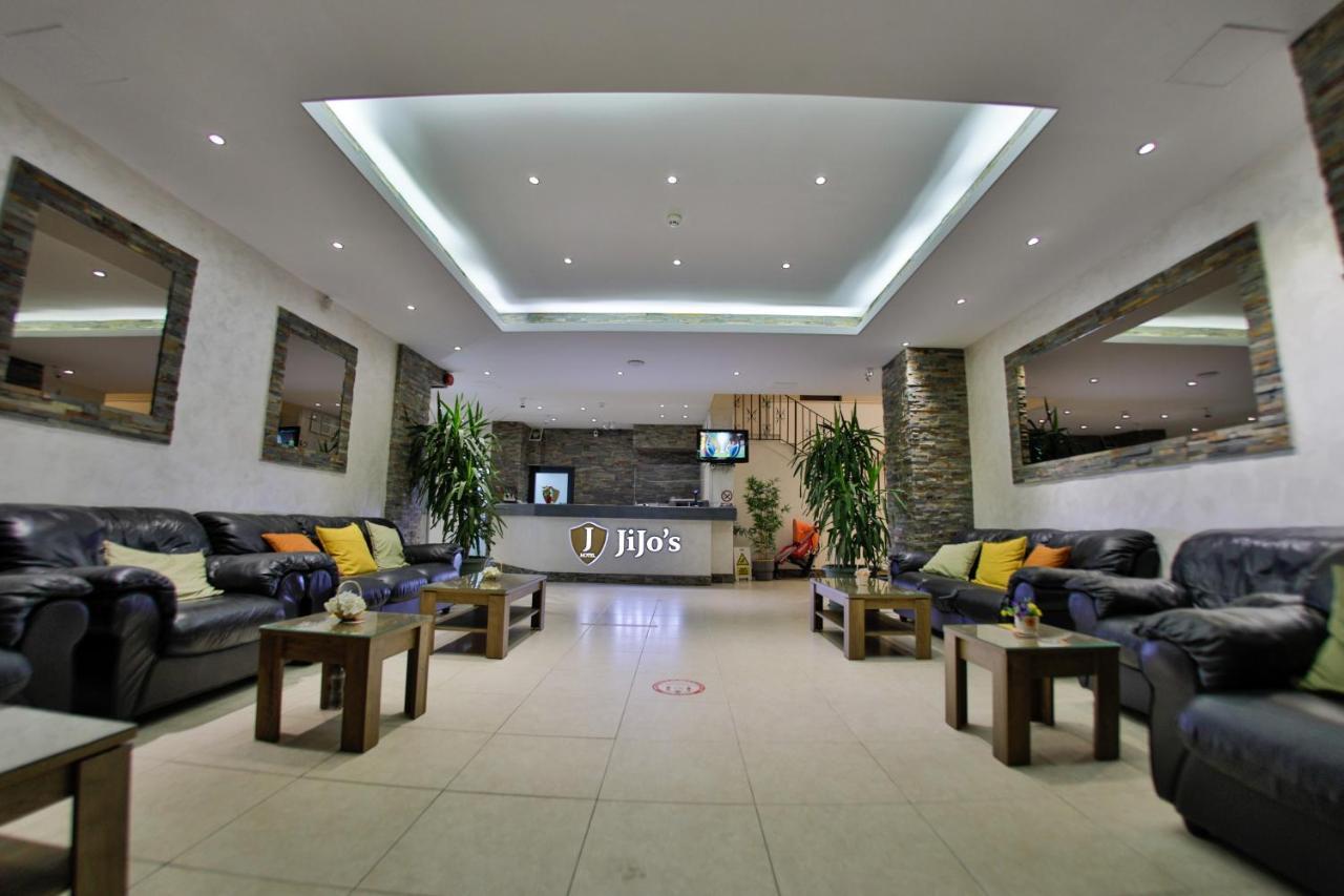 Jijo'S Hotel Мамая Екстериор снимка