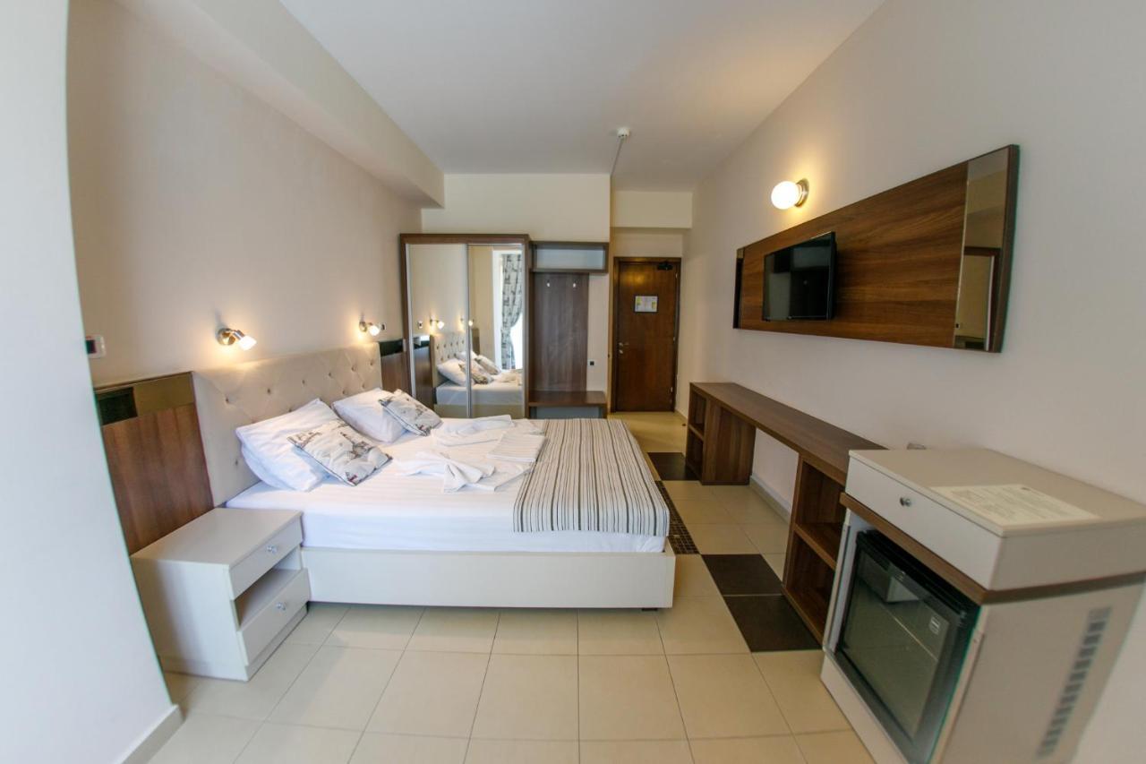 Jijo'S Hotel Мамая Екстериор снимка