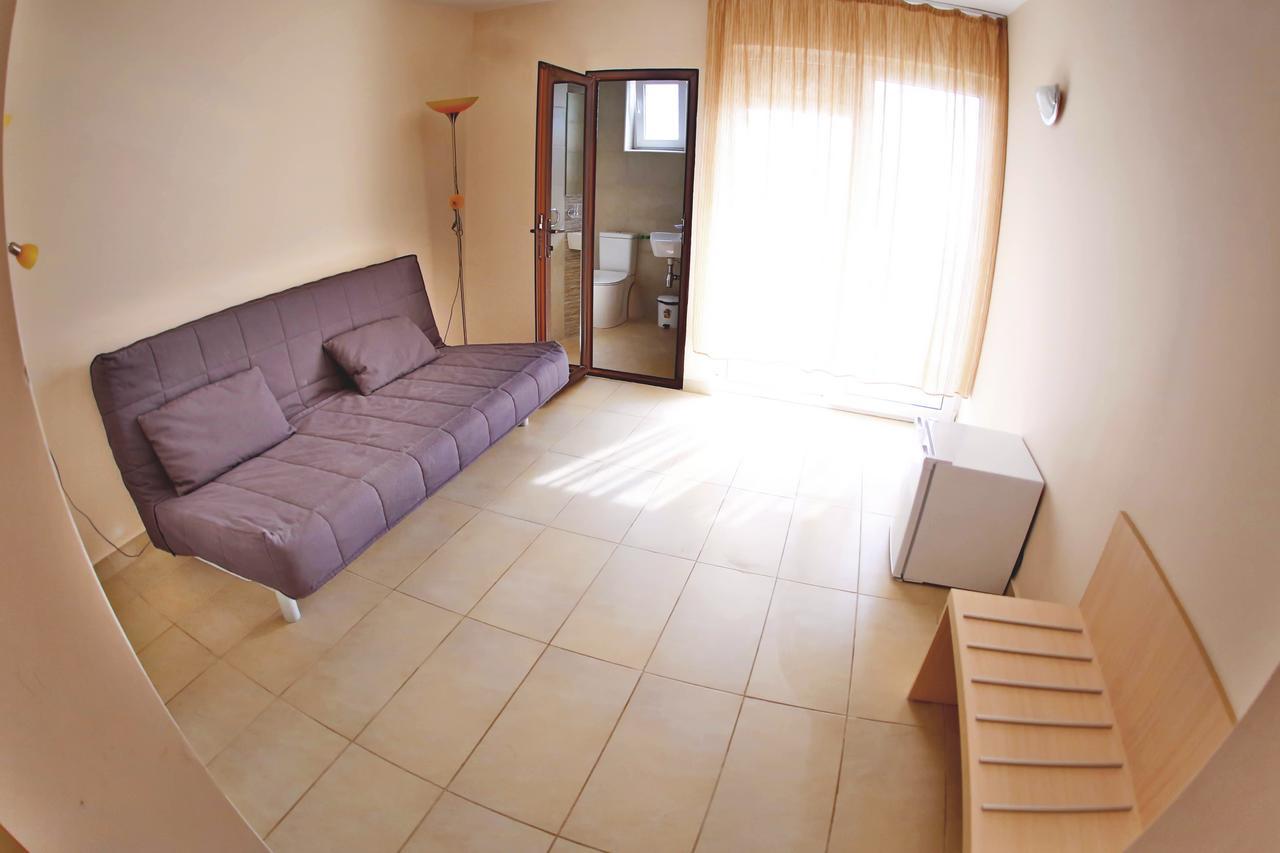 Jijo'S Hotel Мамая Екстериор снимка