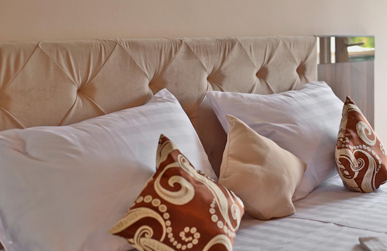 Jijo'S Hotel Мамая Екстериор снимка