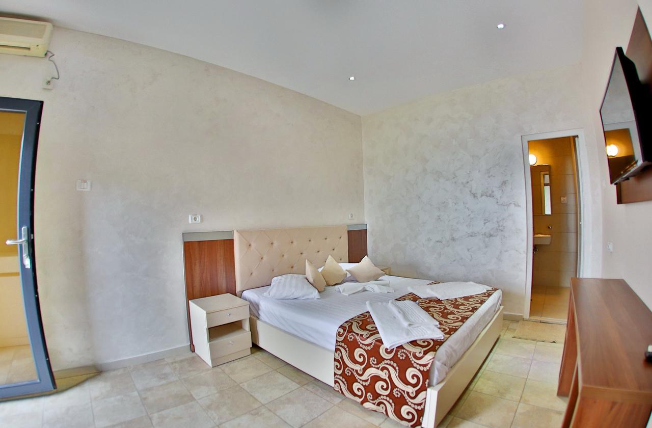 Jijo'S Hotel Мамая Екстериор снимка