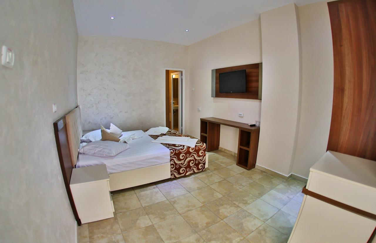 Jijo'S Hotel Мамая Екстериор снимка